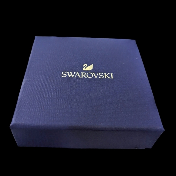 New Swarovski Stilla Attract Square Stud Earrings Princess Cut Crystal Studs - Picture 7 of 14